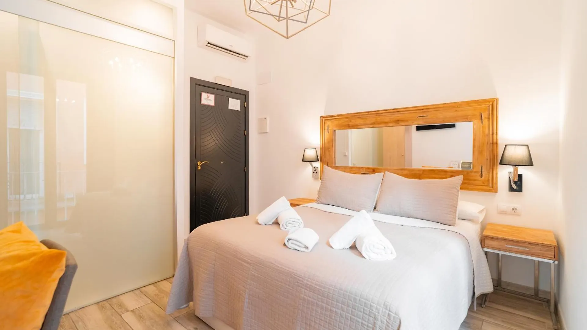 Konukevi Center Suites San Eloy Sevilla