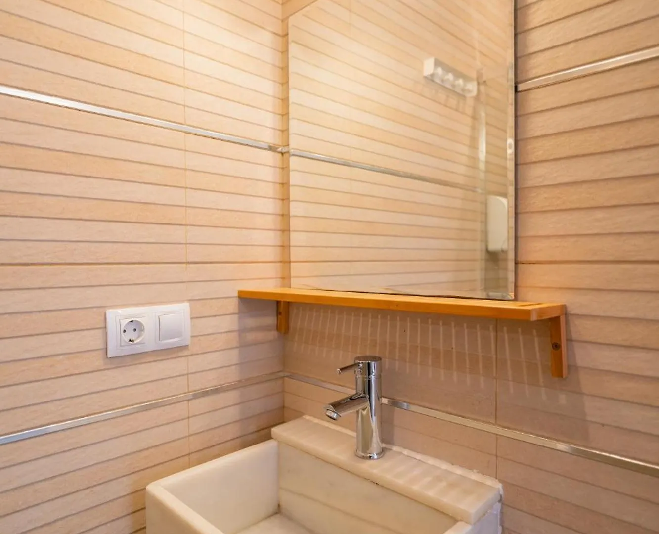Konukevi Center Suites San Eloy Sevilla