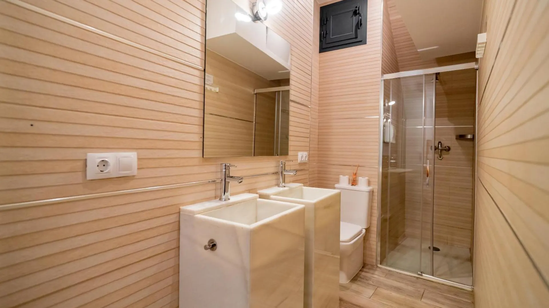Center Suites San Eloy Seville Guest house